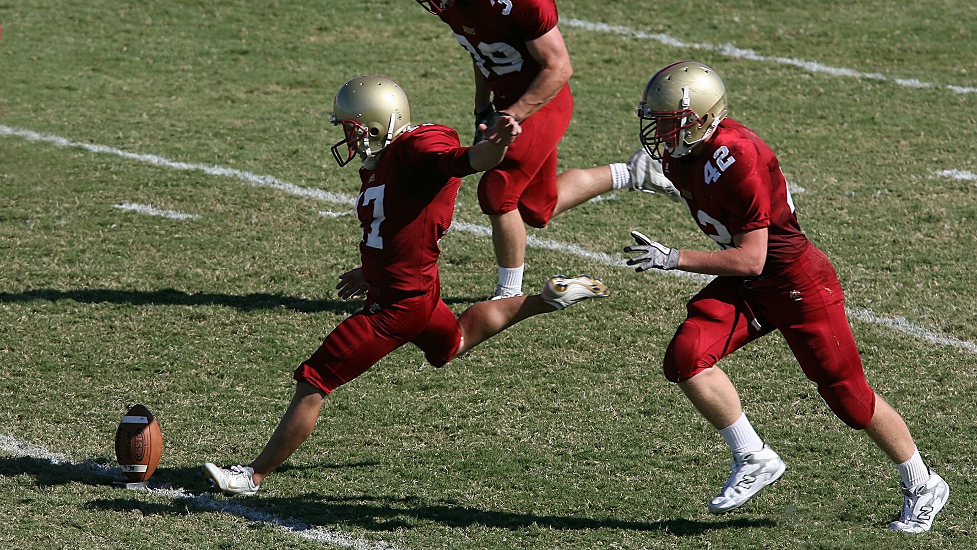 “直线狂飙：极速直冲带来的狂热体验”，直板狂飙8测评